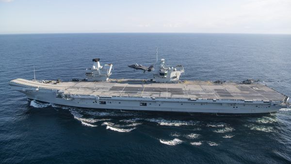 Der britische Flugzeugträger HMS Prince of Wales macht seinen ersten ...