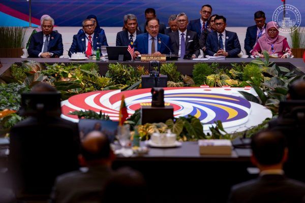Can ASEAN Truly Remain Neutral Between the US and China?