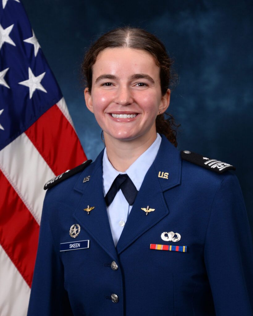 Ein Senior der Air Force Academy erhält ein Holiday-Stipendium für ein ...